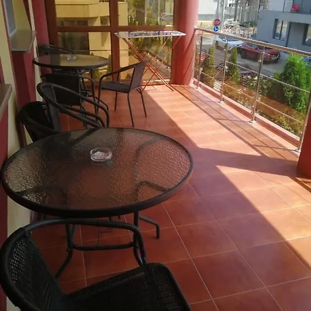 ゲストハウス Anelu ナボダリ