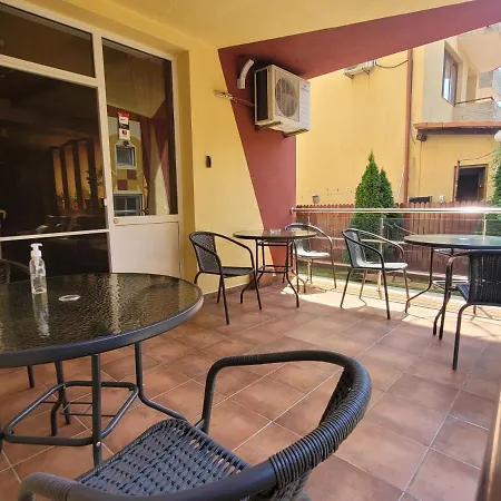 Anelu ゲストハウス 3*